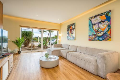 Host Wise Deluxe House Terrace & BBC — 4-Star Luxury Hotel in Parchal, Portugal