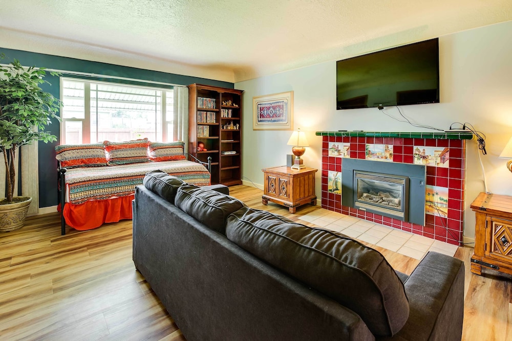 Spacious Wyoming Retreat: Fishing & Hunting — hotel in Torrington