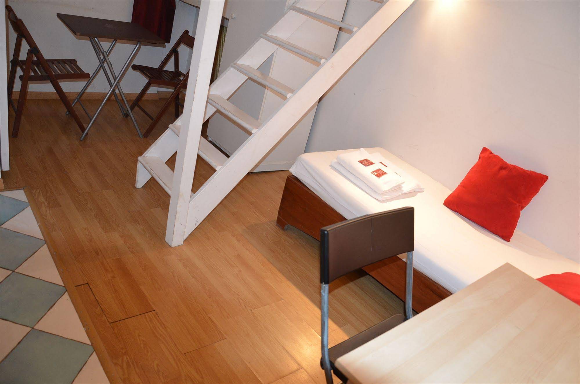 Hotel Studios Phenicio Montrouge — Vanves
