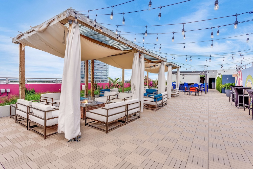 SERENA Hotel Aventura Miami Tapestry Collection by Hilton - photo 58