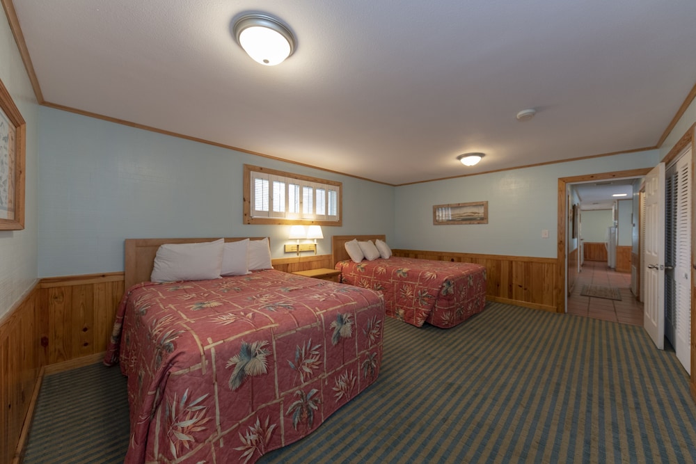 Pelican Bay Resort - photo 5