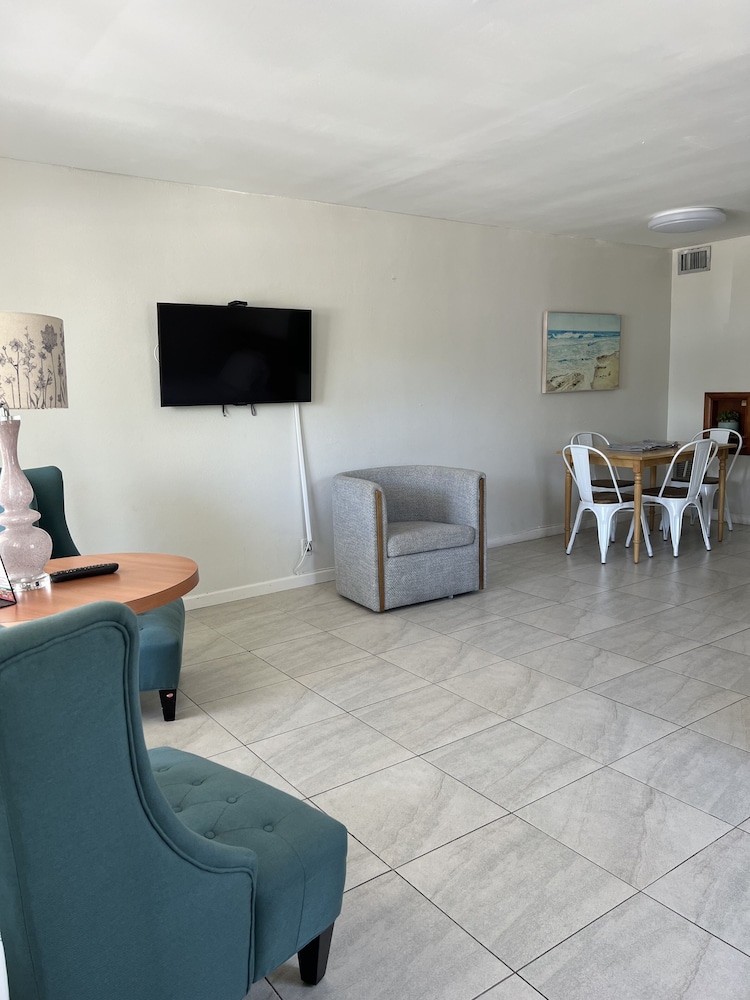 Dee Jay Beach Resort - photo 20
