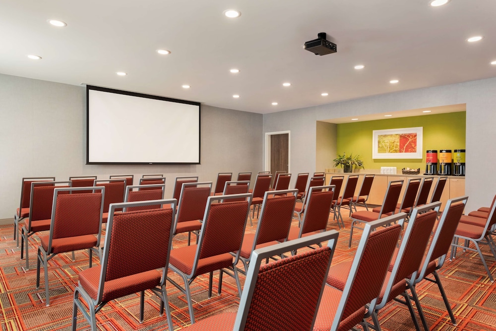 Home2 Suites by Hilton Menomonee Falls Milwaukee - photo 28