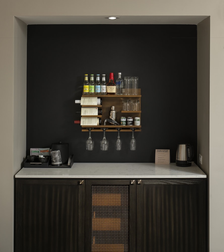 Epicurean Atlanta Autograph Collection - photo 3