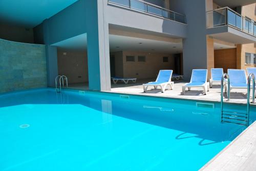 Whale Apartment with Wi Fi and heated pool — 4-Star Luxury Hotel in Sao Martinho Do Porto, Portugal