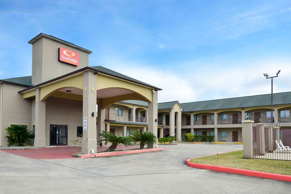 Econo Lodge Inn & Suites Port Arthur near Sabine Pass — hotel in Port Arthur