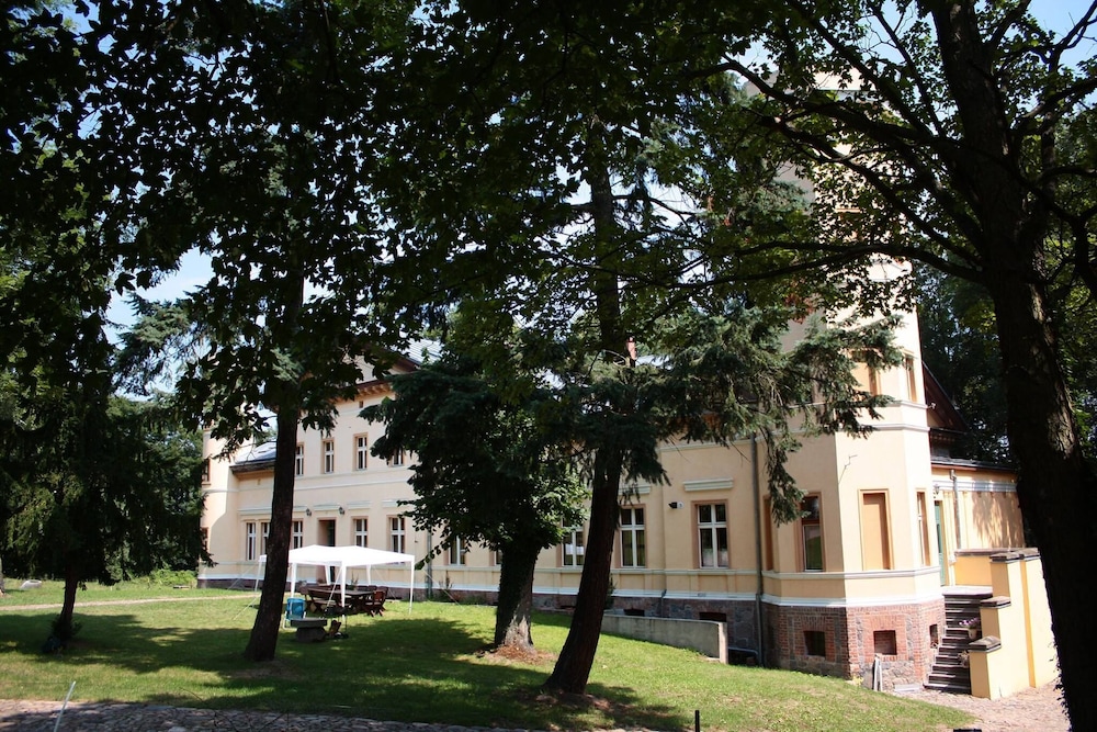 Pałac Kursko — hotel in Miedzyrzecz