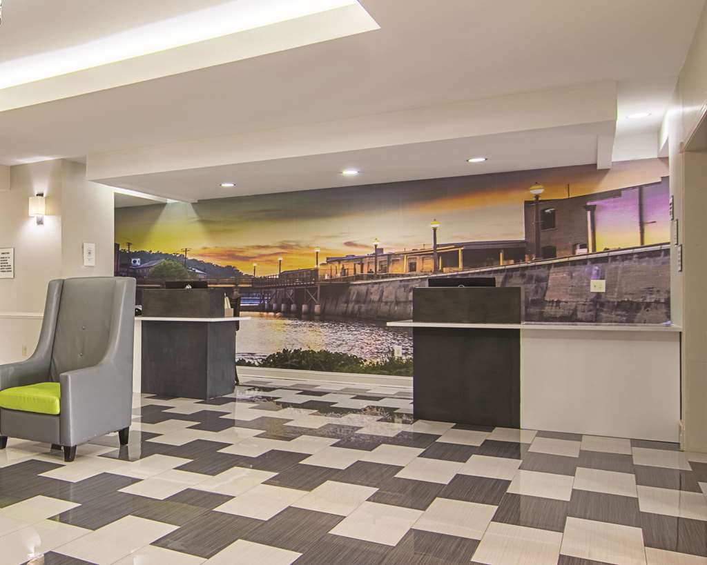 La Quinta Inn & Suites by Wyndham Prattville - photo 7