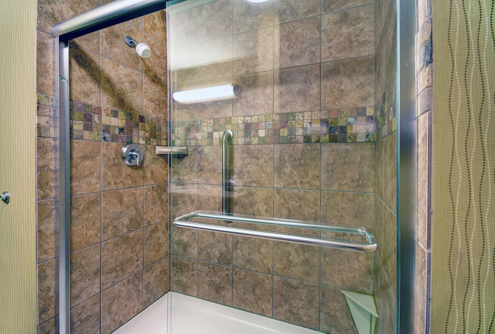 Hampton Inn Beloit - photo 20