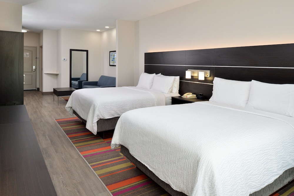 Holiday Inn Express Hotel & Suites Royse City by IHG - photo 18