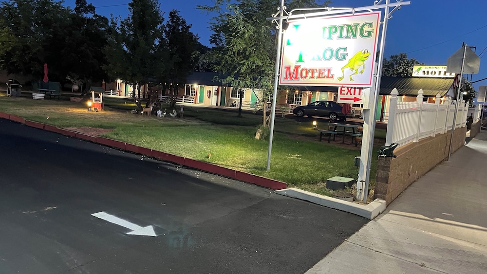 Jumping Frog Motel - featured photo