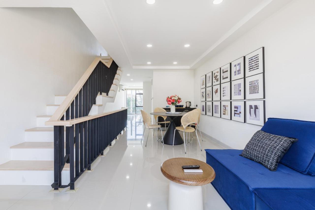 Advanced townhouses can accommodate 14 people with high speed Wi Fi and parking on Netflix — 4-Star Luxury Hotel in Bangkok, Thailand