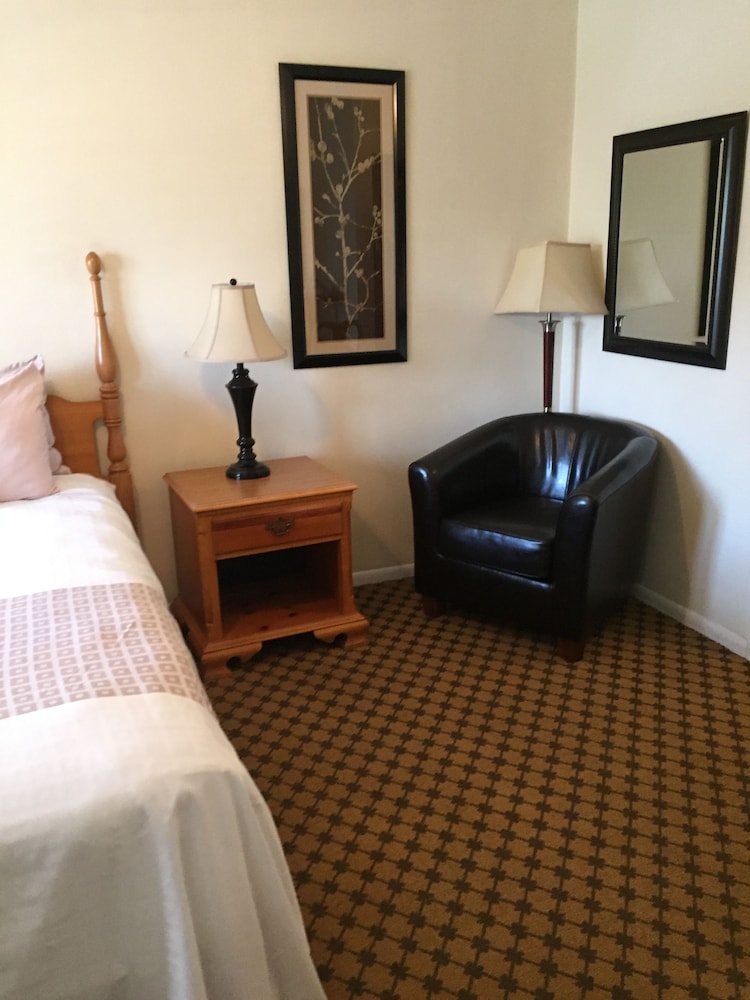 The Eagle Inn - photo 19
