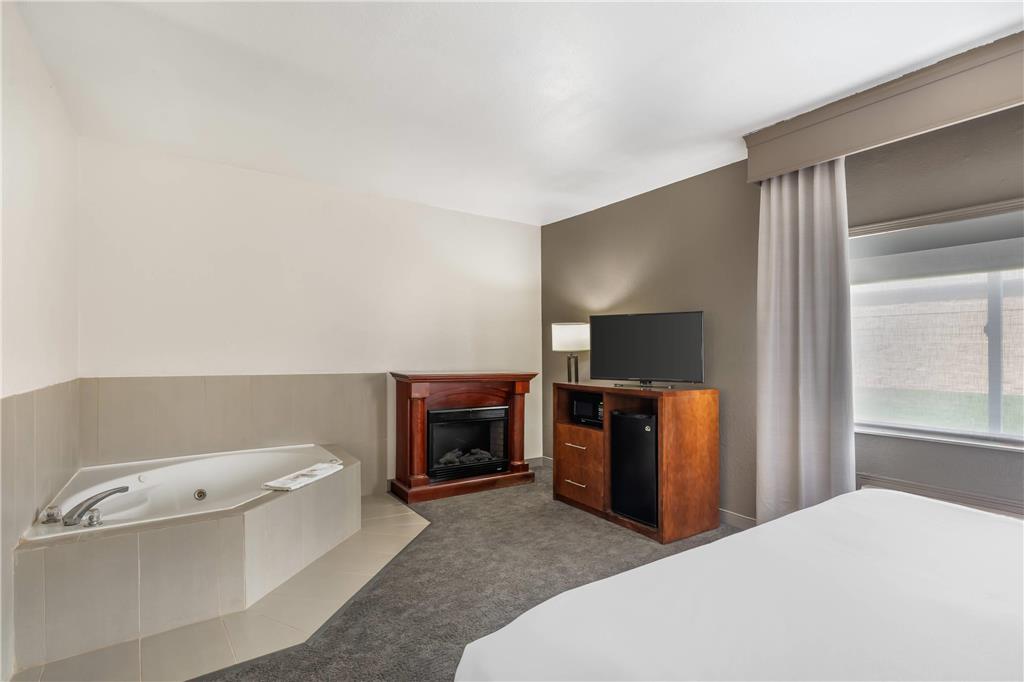 Comfort Suites Omaha Northwest - photo 34