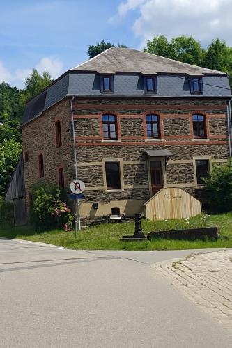 L'Eaubergerine - carbon neutral hotel in Herbeumont