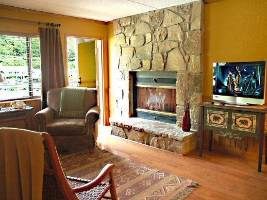 Mountain Village Inn Condominiums — 4-Star Luxury Hotel in Gatlinburg, United States