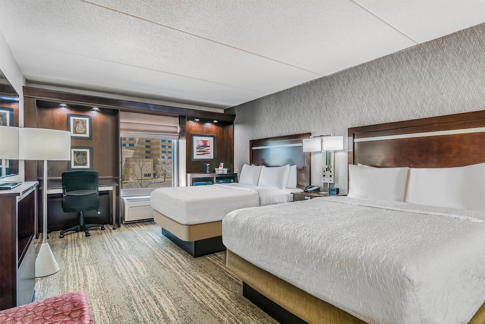 Hampton Inn & Suites Detroit Airport Romulus - photo 7