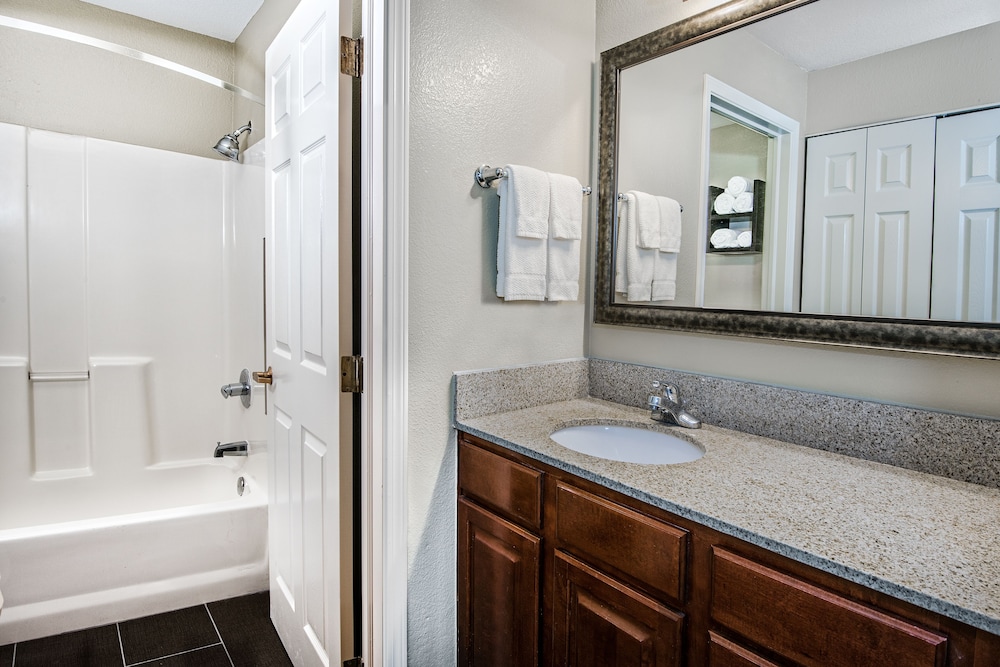 Staybridge Suites Round Rock by IHG - photo 9