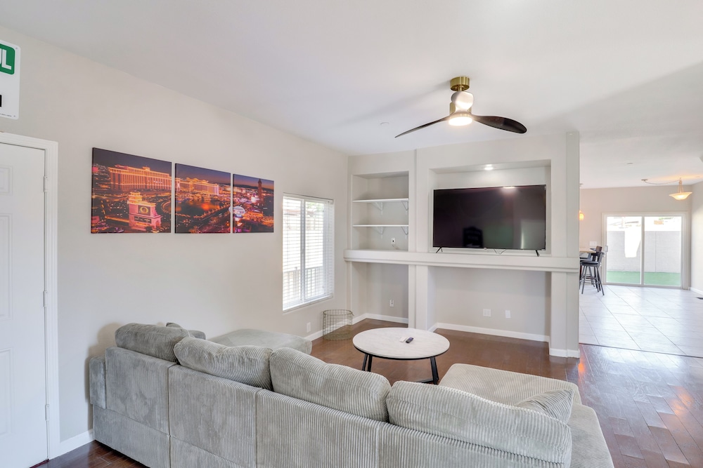 7 Mi to Fremont Street Spacious Vegas Home