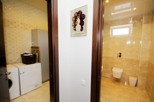 RestCoast Villa
