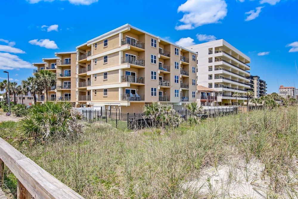 Sandpiper Oceanfront 5C — 4-Star Luxury Hotel in Jacksonville Beach, United States