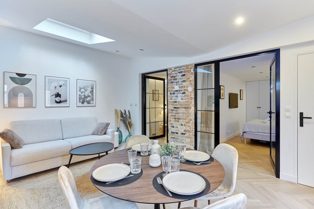 Superb Apartment Arc de Triomphe — 4-Star Luxury Hotel in Paris, France