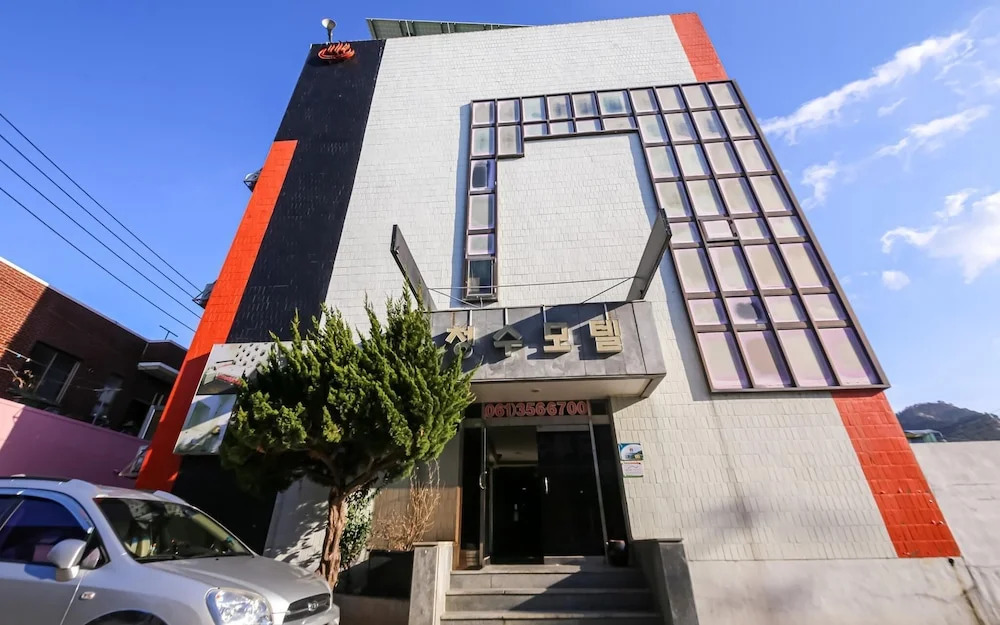 Yeonggwang Chungsoo Motel in Koch'ang, South Korea
