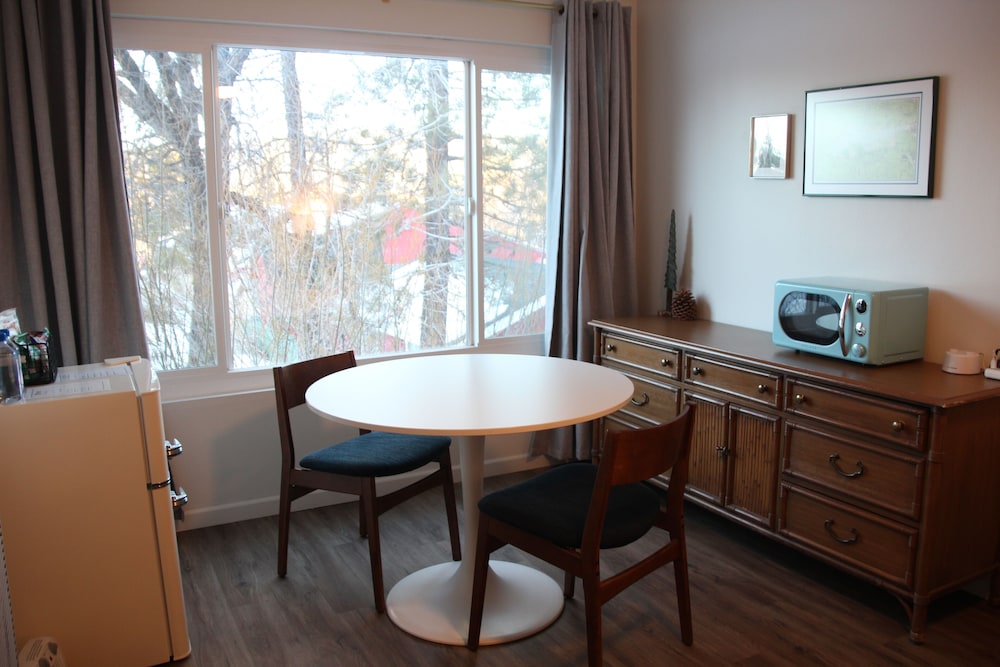Sierra Blue Hotel & Swim Club - photo 8