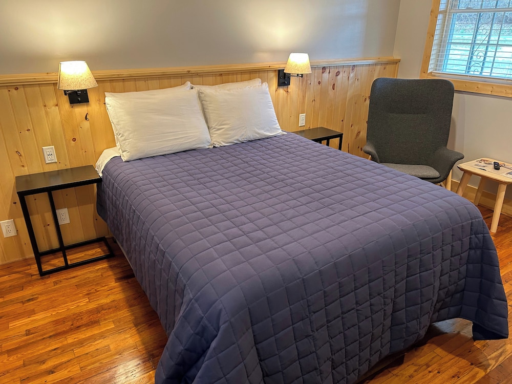 Tuggle's Gap Roadside Inn Blue Ridge Parkway — 4-Star Luxury Hotel in Floyd, United States