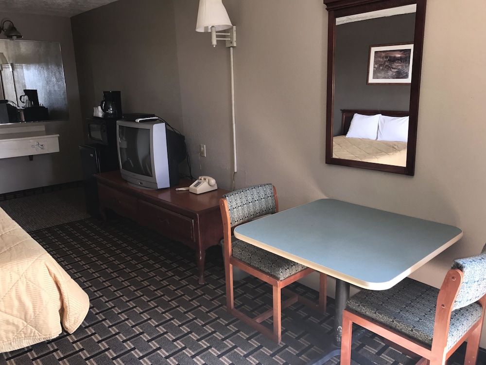 Travelodge By Wyndham Evanston - photo 15