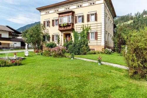 Apartment Villa Stumm — 4-Star Luxury Hotel in Stumm, Austria