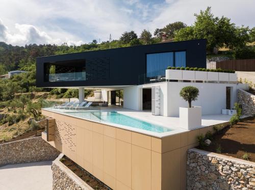 Villa 3 0 near Opatija for 8 people with indoor and outdoor pool & wellness — 5-Star Luxury Hotel in Opatija, Croatia