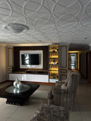 Luxurious 4 bedroom Family Home