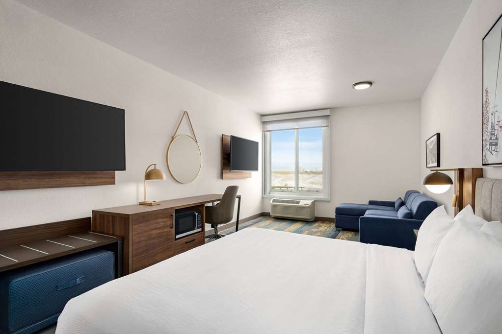 La Quinta Inn & Suites by Wyndham Denver Parker - photo 33
