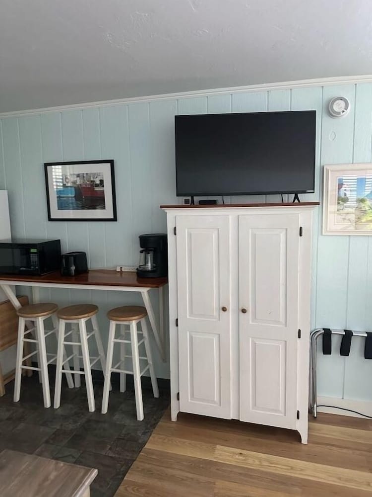 Vineyard Harbor Motel Private Beach - photo 164