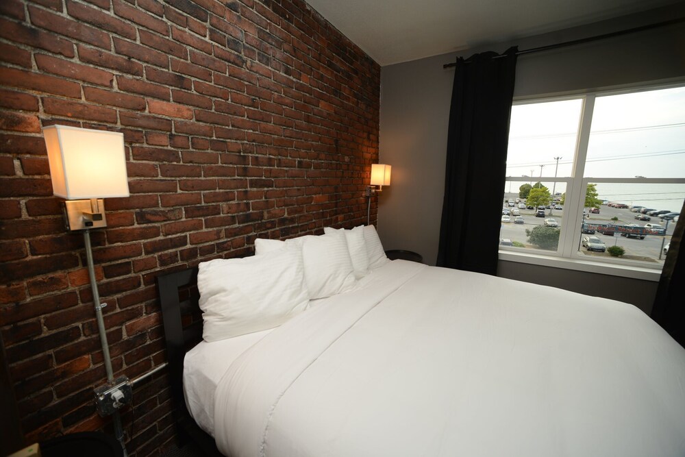 Hotel Kilbourne Downtown Sandusky - photo 16