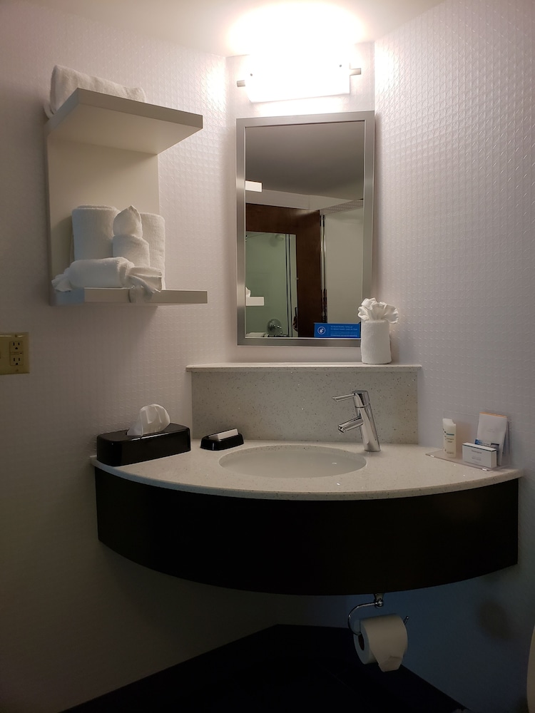 Hampton Inn & Suites Newtown - photo 108