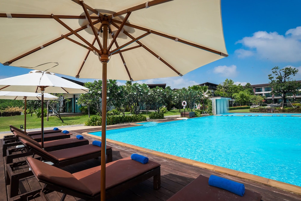 i Tara Resort & Spa — hotel in Ban Laem