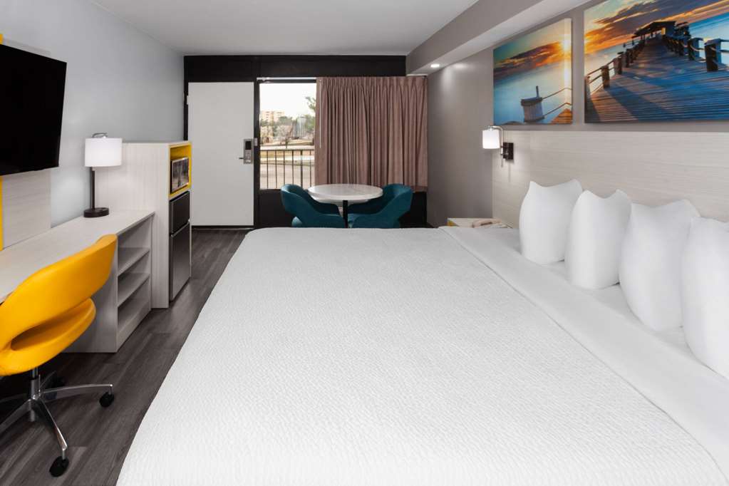 Days Inn by Wyndham Baltimore Northwest - photo 16