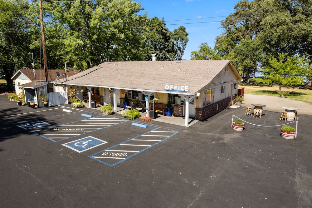 Skylark Shores Resort - photo 3