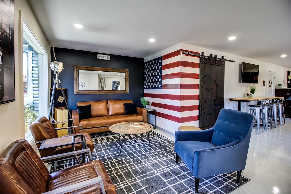 Americana Modern Hotel — Redding