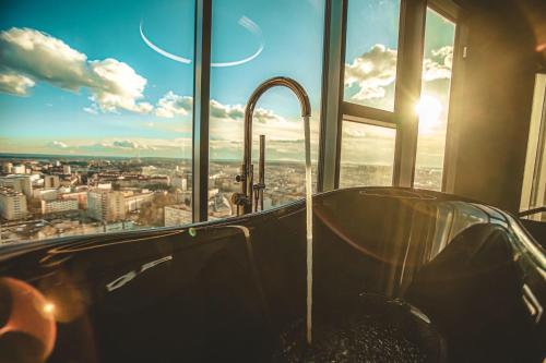 Wanna na 20 piętrze City View Hanza Tower in Szczecin, Poland