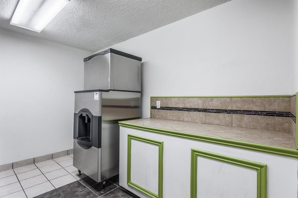 Motel 6 - photo 51