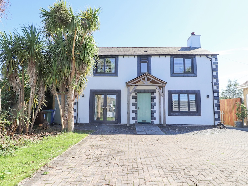 The White House — 4-Star Luxury Hotel in Pwllheli, United Kingdom