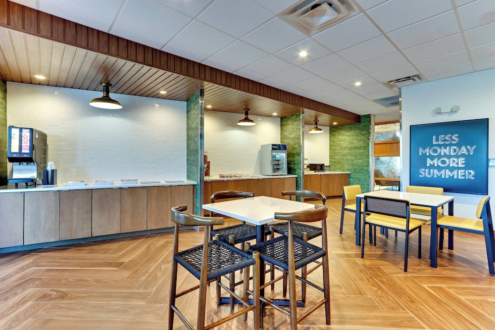 Fairfield Inn & Suites by Marriott Dallas Love Field - photo 25
