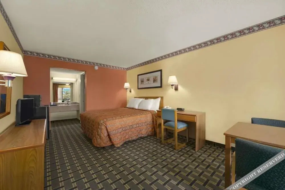 Rose Garden Inn & Suites - photo 14