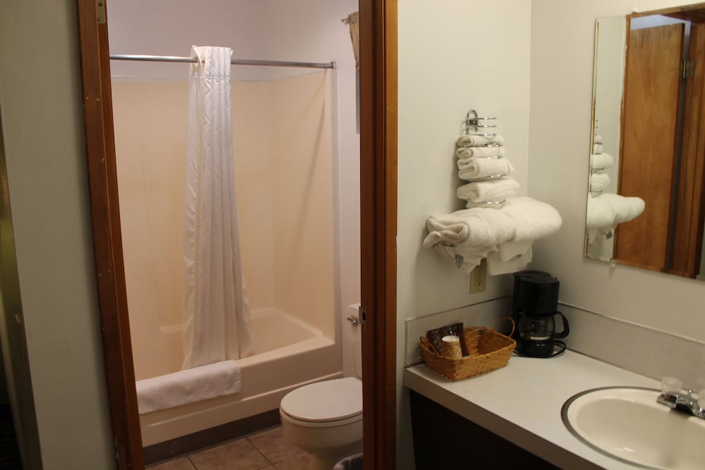 Americas Best Value Inn Boardman - photo 13