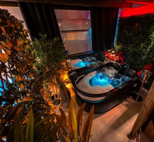 Rouge Romantic Jacuzzi Suite Palermo Centro — 4-Star Luxury Hotel in Palermo, Italy