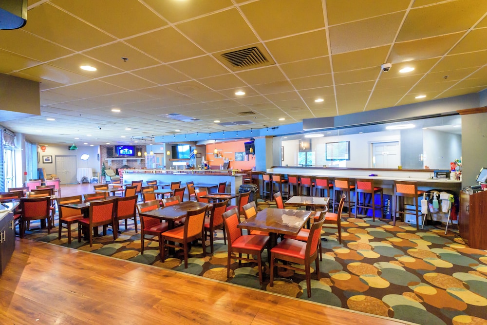 Exton Hotel and Conference Center - photo 16
