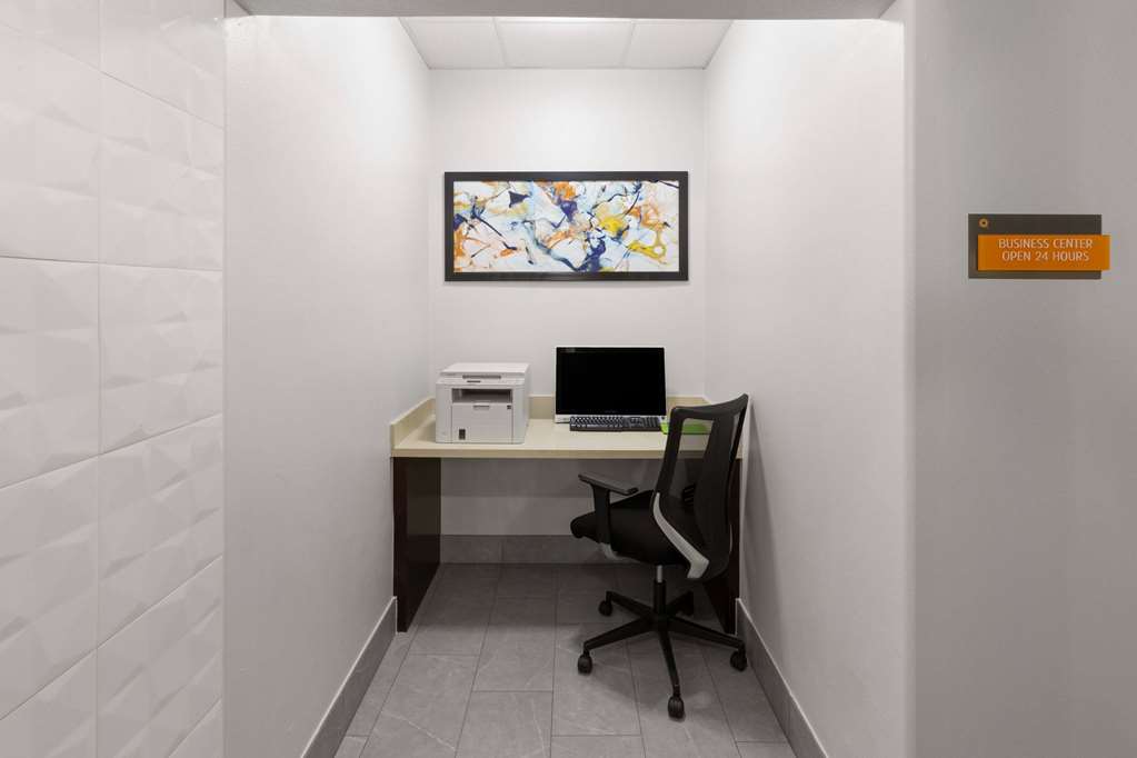 La Quinta Inn & Suites by Wyndham Angleton - photo 65